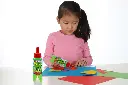 COLDL0100-Toddler-glue-ambiance-girl.webp