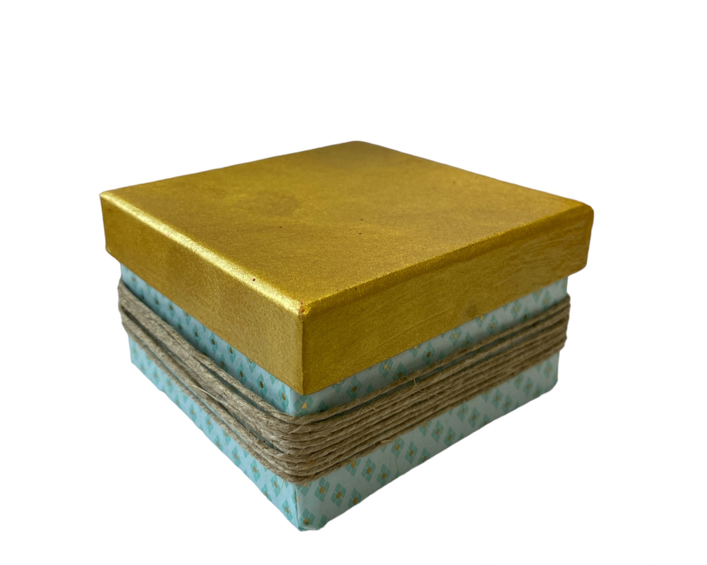 BOITE EN CARTON CARREE, 9X5CM